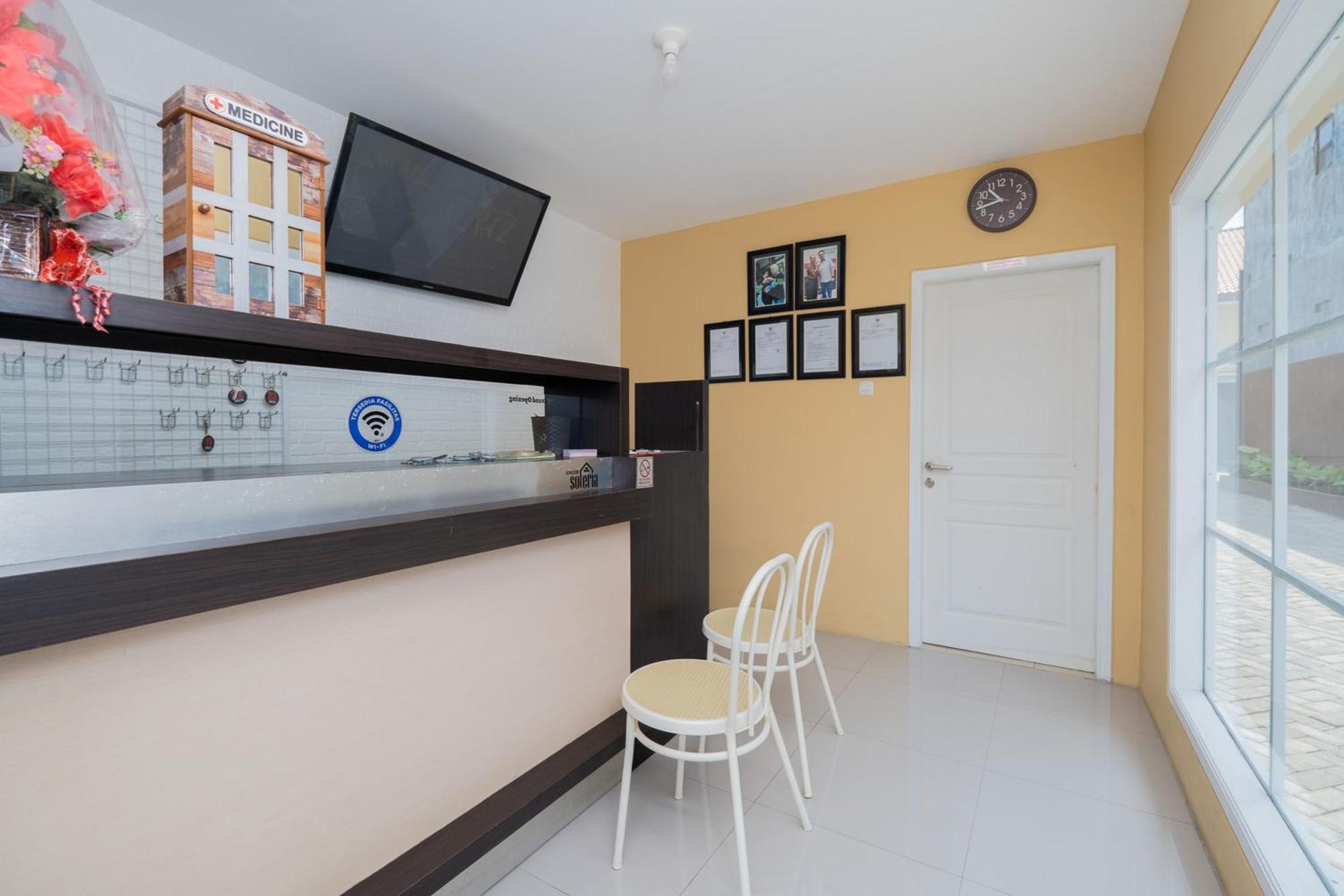 Hotel Reddoorz Syariah Near Rsud Dr Iskak Tulungagung à Kedungwaru Extérieur photo